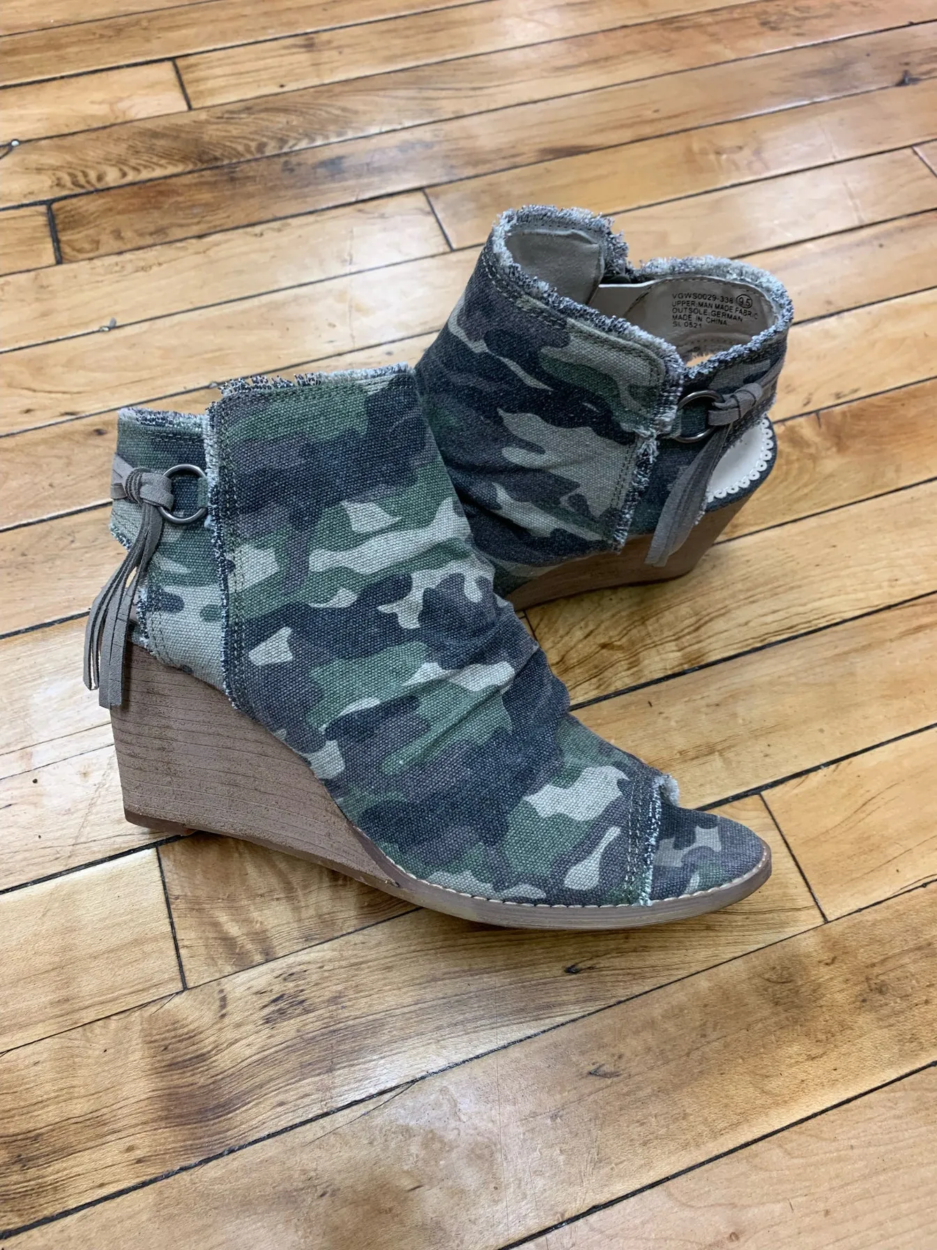 Keely Shoe - Camo
