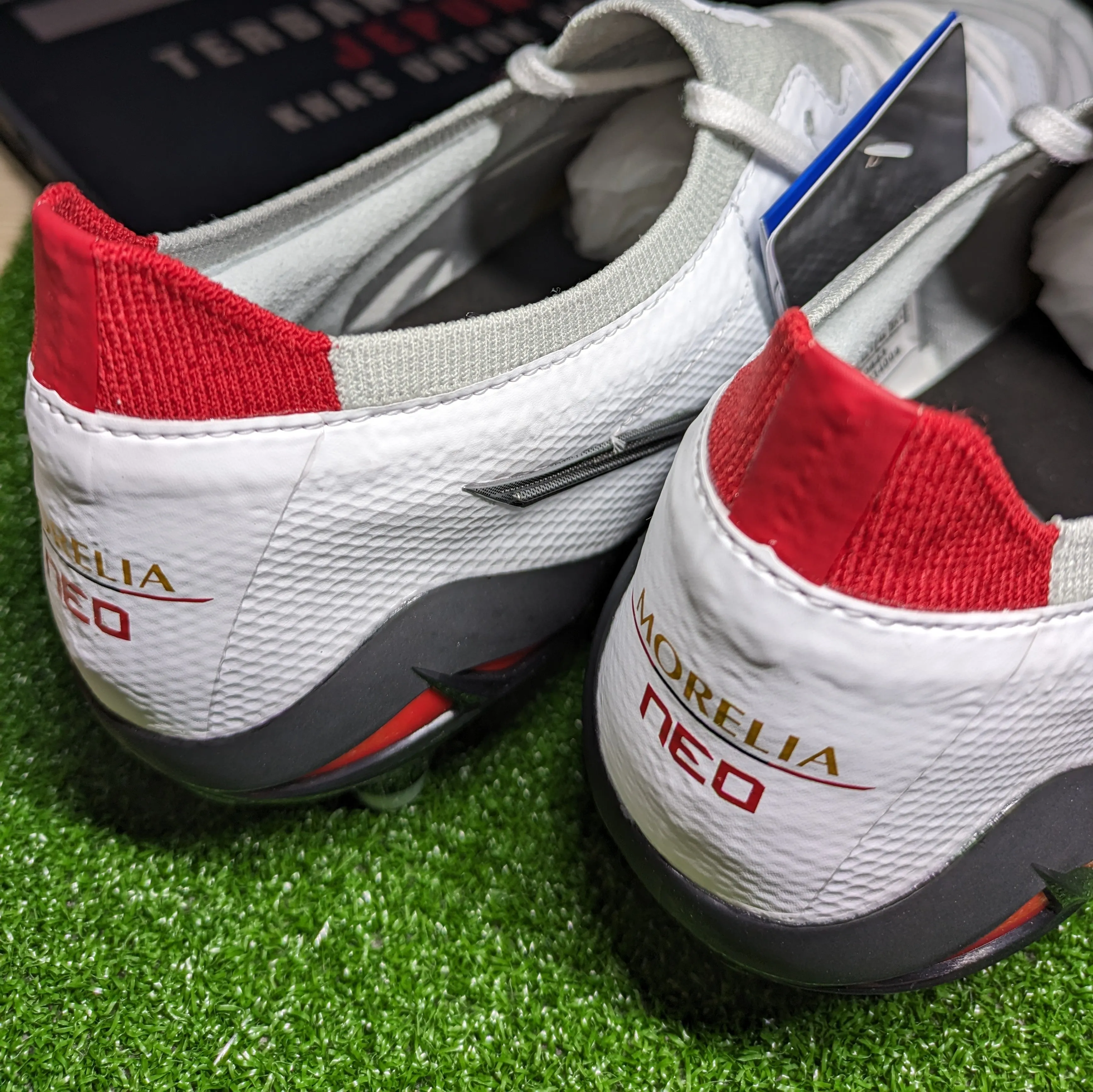 Mizuno Morelia Neo 4 Beta Japan(White/Black)