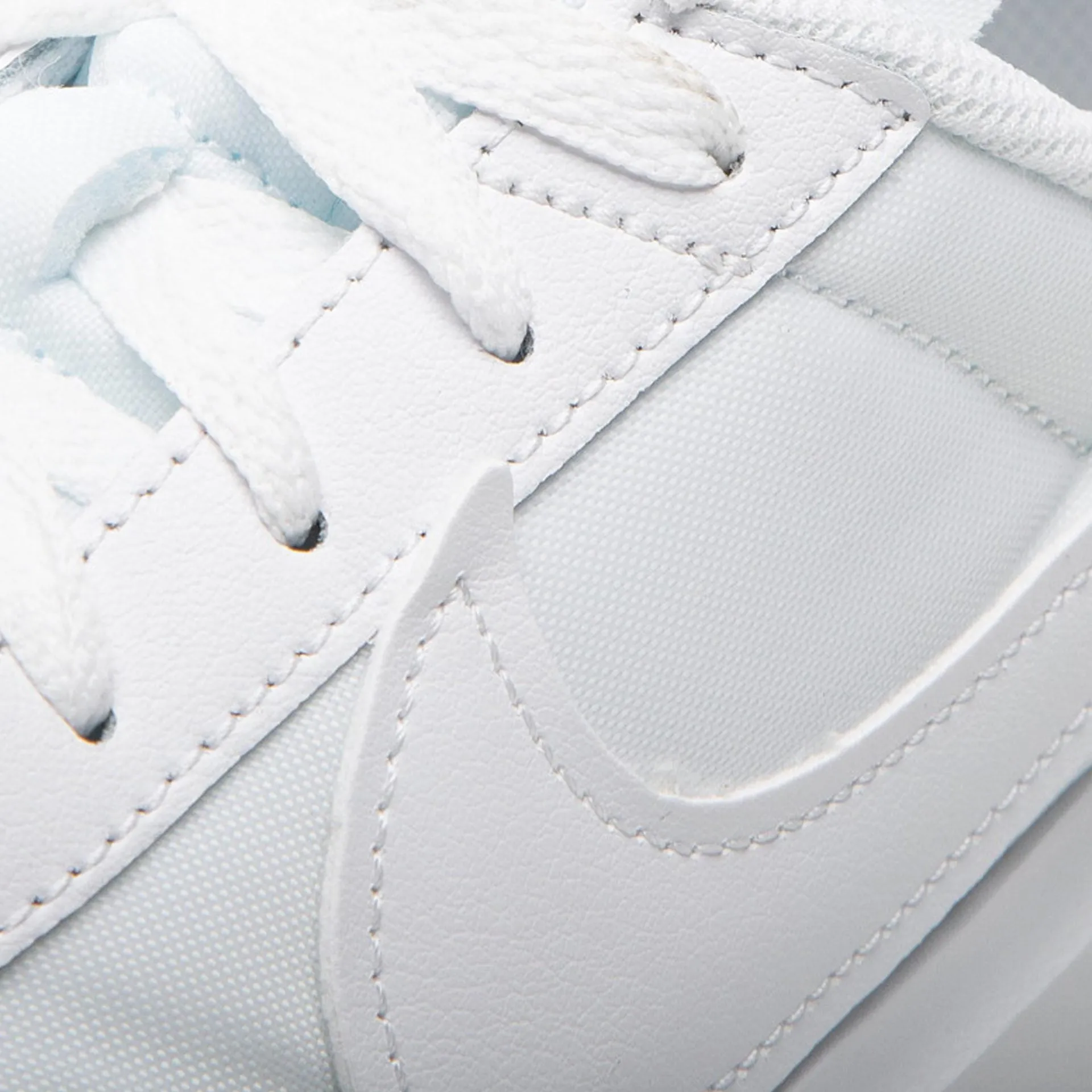Nike | WMN'S WAFFLE DEBUT  { WHITE/GREY