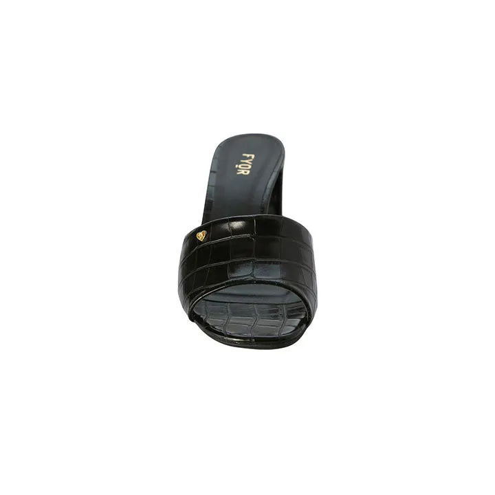 Peep-Toe Block Heeled Mule BCM 031