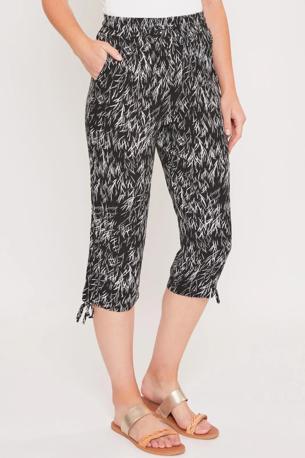 Women's Lifestyle High Rise Cropped Capri With Ruched Hem